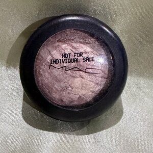 MAC limited edition eyeshadow SNOW SEASON